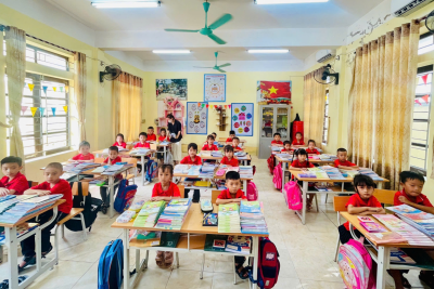 Liên đội phối hợp với bộ phận chuyên môn đã kiểm tra nề nếp, đồ dùng học tập và sách vở của học sinh.